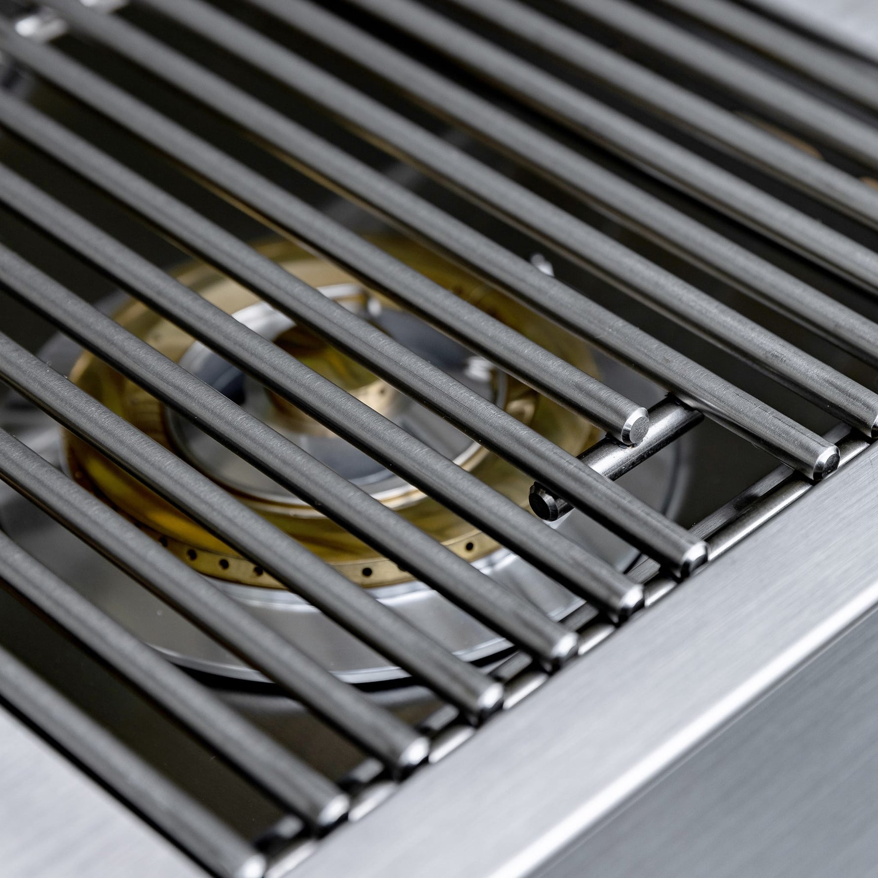 Summerset Pro Double Side Burner LP — grate and burner