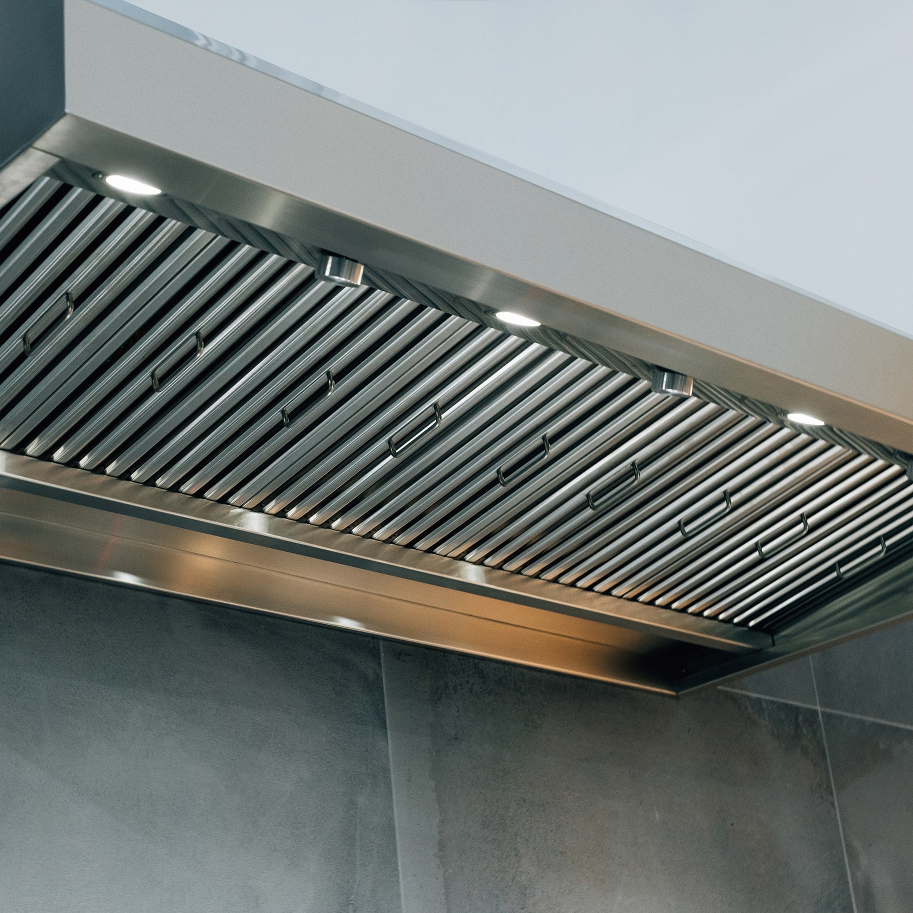 Summerset 42-inch vent hood — chimney profile