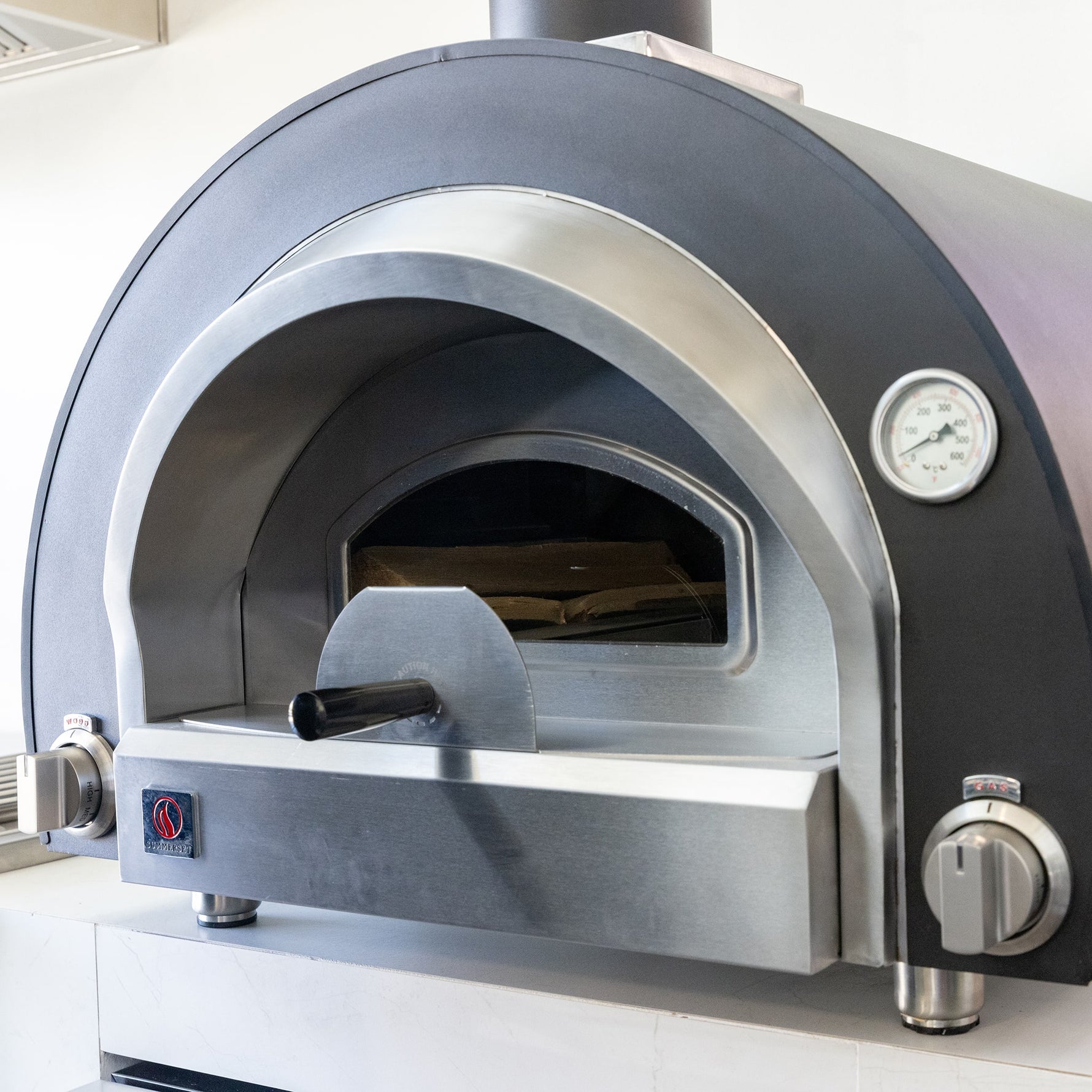 Summerset Hybrid Pizza Oven LP — closed front view