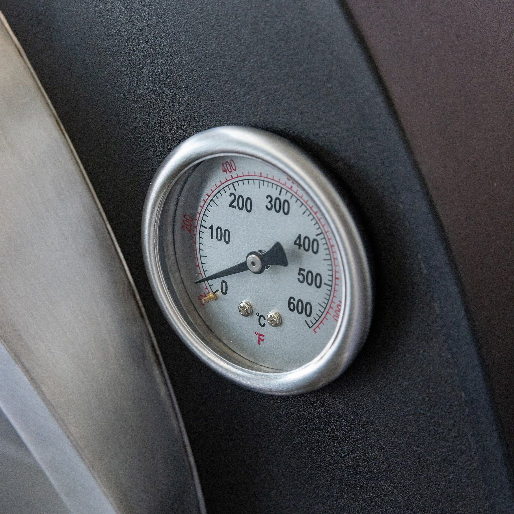 Summerset Hybrid Pizza Oven LP — temperature gauge