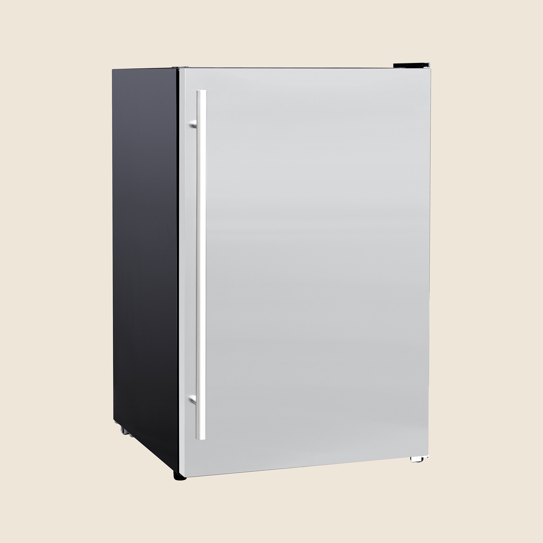 Summerset 22-inch deluxe fridge — angle closed