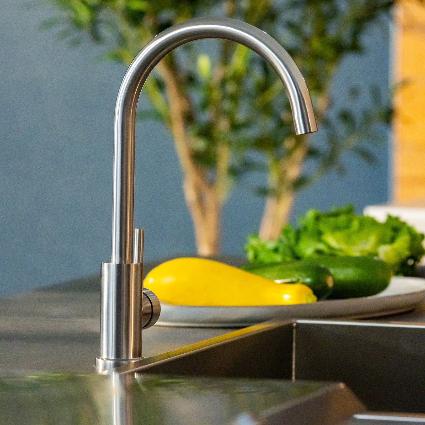 Summerset 19-inch undermount sink — drain detail