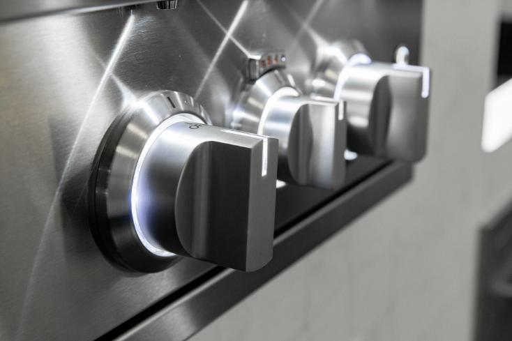 Summerset Sizzler PRO 32 - white-lit knobs burner off state